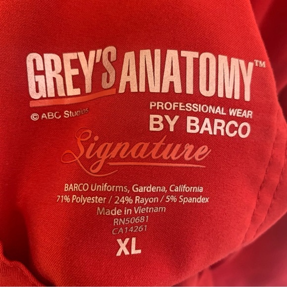 Grey’s Anatomy’s By Barco Woman’s Red Scrubs Set Top Size 2XL Pant Size XL - Picture 5 of 6